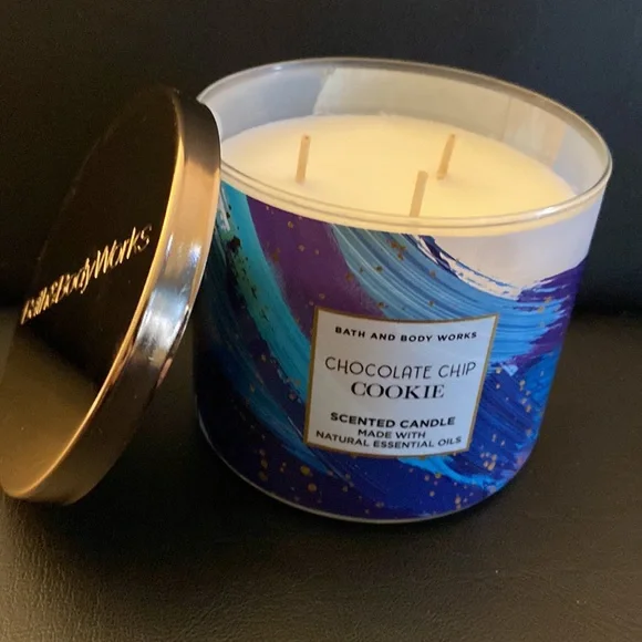 🆕 🍪 CHOCOLATE CHIP COOKIE - RARE Bath & Body Works 3 Wick Candle Bakery - Picture 2 of 8